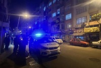 زوج يطعن زوجته حتى الموت بوجود طفليها في المنزل في مرسين (AA)