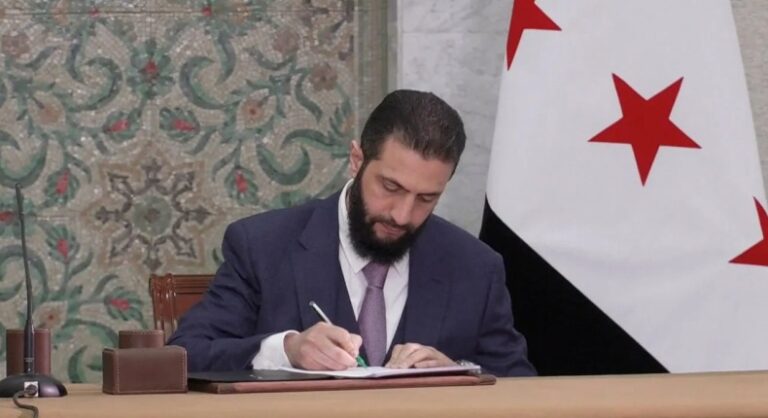 الشرع يصدر قانونا جديدا للجمارك بديلا عن قانوني 2006.. ما تفاصيله؟ الشرع يصدر قانونا جديدا للجمارك بديلا عن قانوني 2006.. ما تفاصيله؟