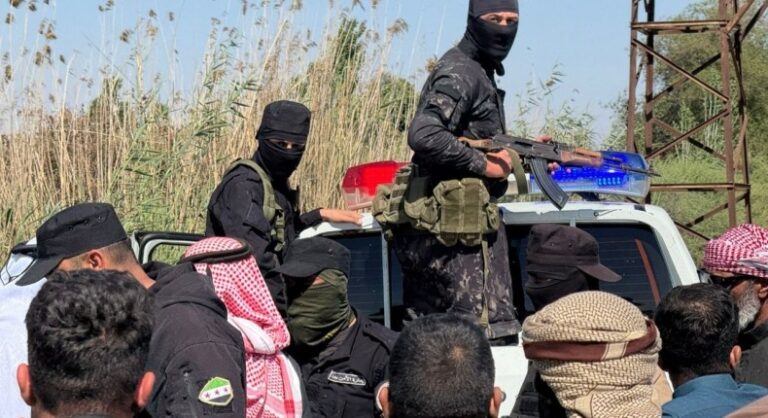 ينتحلون صفة أمنية.. توقيف متورطين بالتنقيب في موقع أثري غربي دير الزور