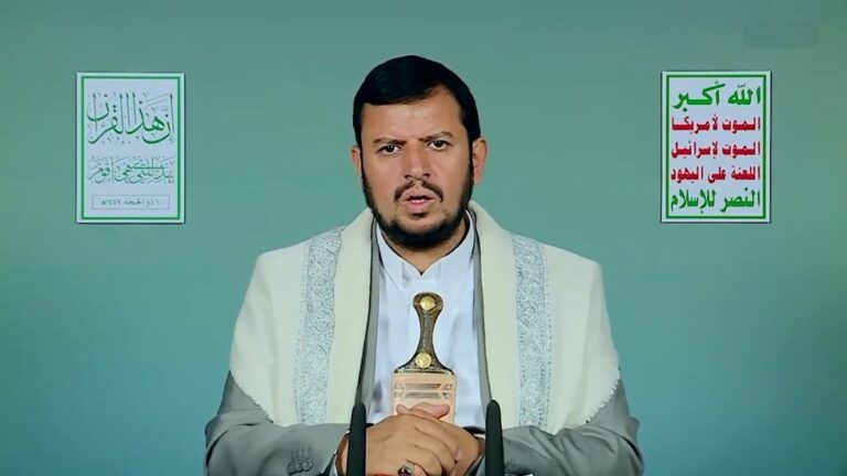 زعيم الحوثيين: نحن جاهزون عسكريا لأي تصعيد أمريكي ضد إيران (فيديو)