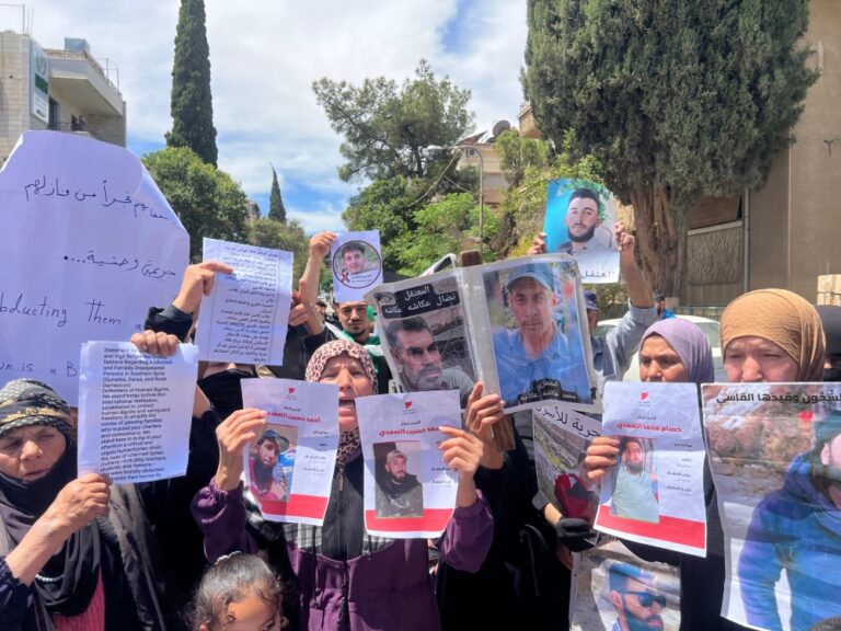 أمام مبنى الأمم المتحدة بدمشق.. وقفة احتجاجية لذوي المعتقلين لدى الاحتلال الإسرائيلي