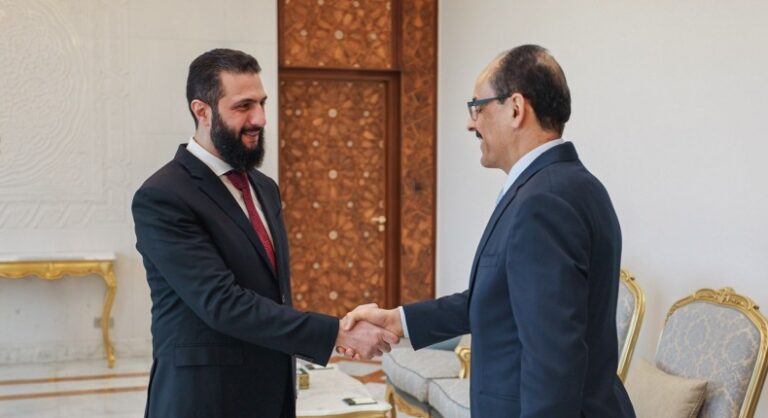 الرئيس أحمد الشرع يستقبل رئيس جهاز الاستخبارات التركي بقصر الشعب في دمشق
