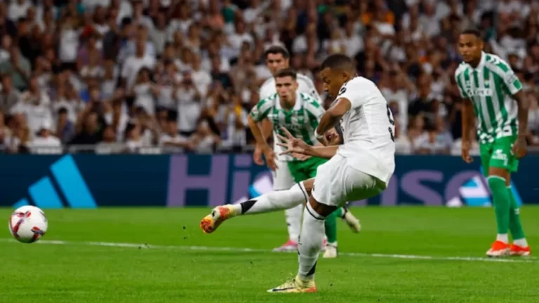 أزمة غرف الملابس.. كواليس الخلاف السري بين كيليان مبابي وفينيسيوس في ريال مدريد