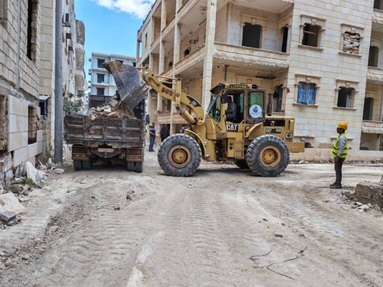 ترحيل 96 ألف متر مكعب من الأنقاض يفتح آفاق إعادة إعمار حلب محافظة حلب: ترحيل 96 ألف متر مكعب من الأنقاض