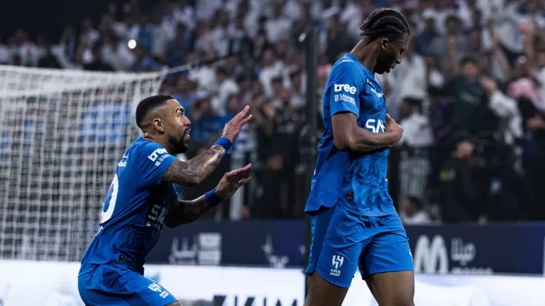 رغم أنباء الرحيل.. إدارة الهلال تفاجئ الجماهير بقرار حاسم بشأن مستقبل قادر ميتي