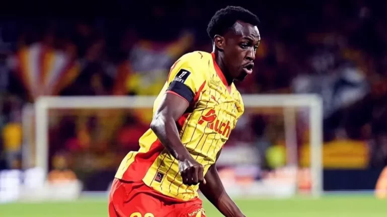 سعود عبد الحميد يُفاجئ الجميع ويحسم مصيره بعيداً عن الدوري السعودي "لن يعود إلى الدوري السعودي".. حسم موقف سعود عبد الحميد بصورة نهائية