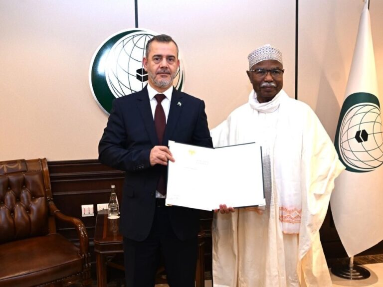 تسليم نذير القادري كمندوب جديد لمنظمة التعاون الإسلامي يثير التساؤلات وزارة الخارجية تعلن تسليم نذير القادري مندوباً لدى منظمة التعاون الإسلامي