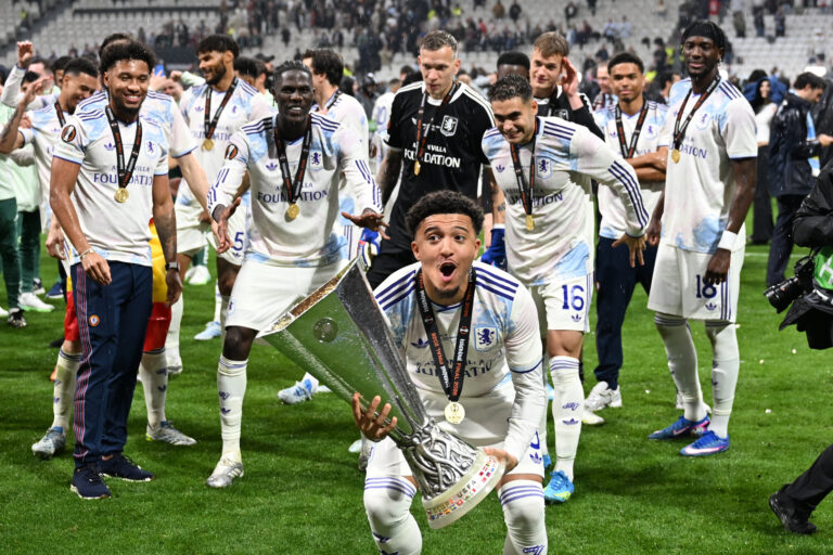 أستون فيلا يعود إلى المجد الأوروبي مع إيمري بعد غياب 44 عاماً! أوناي إيمري يقود أستون فيلا إلى المجد الأوروبي بعد 44 عاما