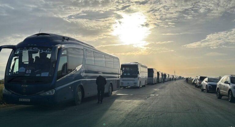 قافلة جديدة تضم 1300 عائلة تعود من الحسكة إلى عفرين