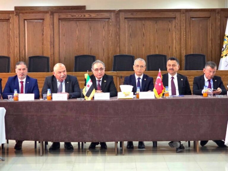 زيارة وفدين تركي وأوزبكي إلى حلب تعزز الشراكات الاقتصادية والتجارية وفدان تركي وأوزبكي يزوران غرفتي صناعة وتجارة حلب لتعزيز الشراكات وتبادل الخبرات