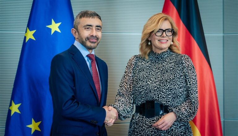 عبدالله بن زايد يناقش في برلين تداعيات الاعتداءات الإيرانية على الإمارات عبدالله بن زايد يبحث في برلين تداعيات الاعتداءات الإيرانية الإرهابية على الإمارات