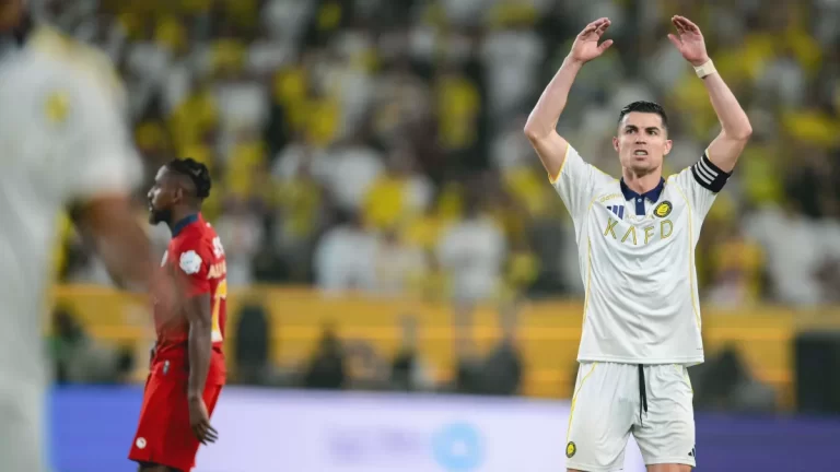 ماجد يحقق إنجازات جديدة ورونالدو يحطم أرقام أساطير النصر هدف عالمي من رونالدو يعيد احتفالات جماهير النصر بالدوري أمام ضمك.. فيديو
