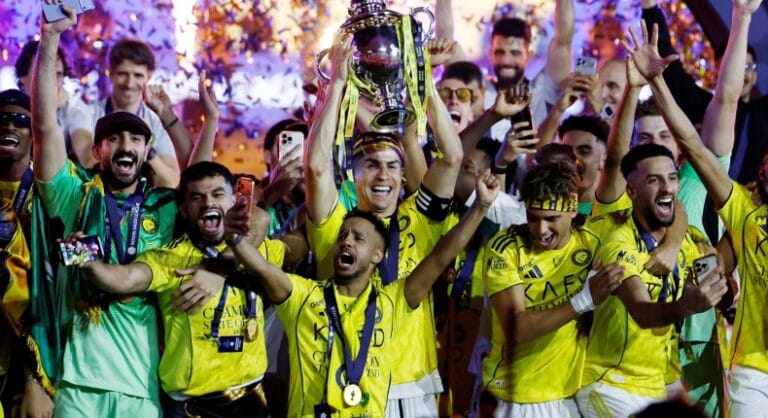 بعد سلسلة إخفاقات.. كريستيانو رونالدو يهدي النصر لقب الدوري السعودي | فيديو