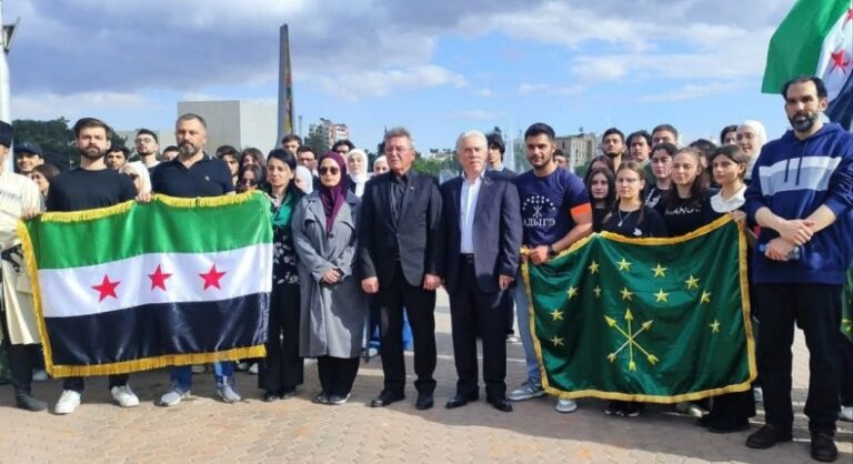 الشركس في دمشق يحتفلون بـ “يوم الحزن” بعد عقود من القمع والتضييق بعد عقود من التضييق والمنع.. الشركس يحيون "يوم الحزن" في العاصمة دمشق