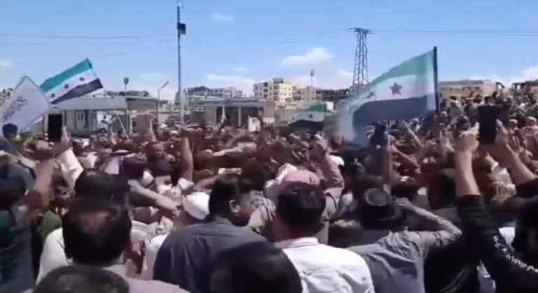 احتجاجات في الرقة ضد مشروع شمال السكة.. والمحافظة تنفي إخلاء السكان