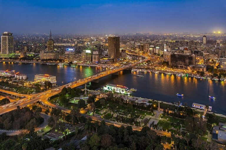 هزة أرضية في القاهرة تكشف أسباباً غير طبيعية تؤثر على الاستقرار الإقليمي هزة أرضية في القاهرة.. ومعهد الفلك يتحدث عن أسباب غير طبيعية