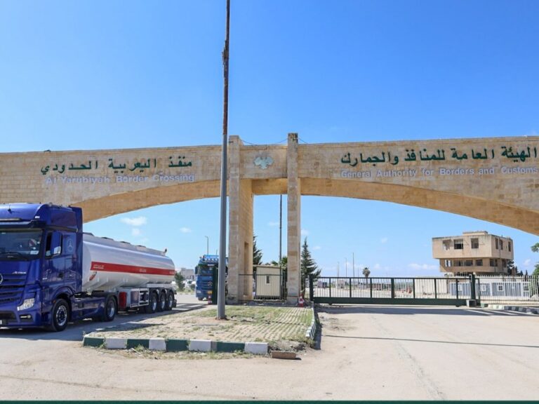 زيادة النشاط التجاري في منفذ اليعربية مع عبور شحنة ترانزيت جديدة منفذ اليعربية.. نشاط تجاري متزايد مع عبور شحنة ترانزيت جديدة