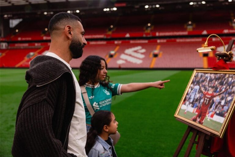 هل ينجح محمد صلاح في تغيير ولاء أطفاله من ليفربول إلى فريقه الجديد؟ محمد صلاح: أطفالي يرفضون تشجيع فريقي الجديد بسبب ليفربول