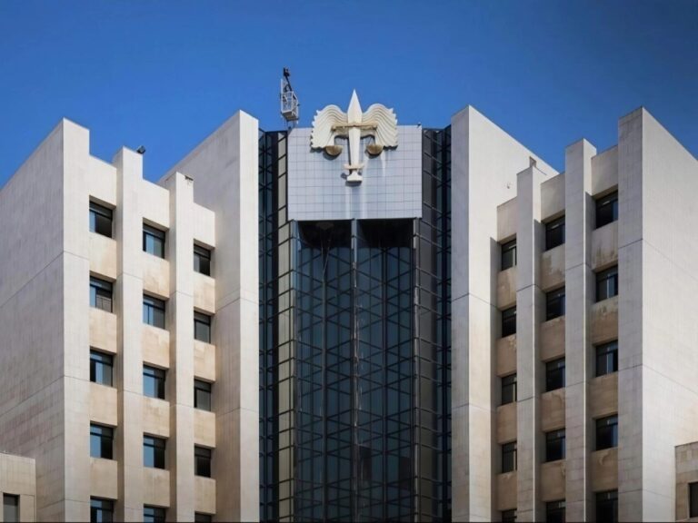قرار وزير العدل في سوريا بشأن السويداء يثير جدلاً حول حفظ الحقوق سوريا.. بين حفظ الحقوق وتضييعها قرار لوزير العدل بخصوص السويداء يثير الجدل