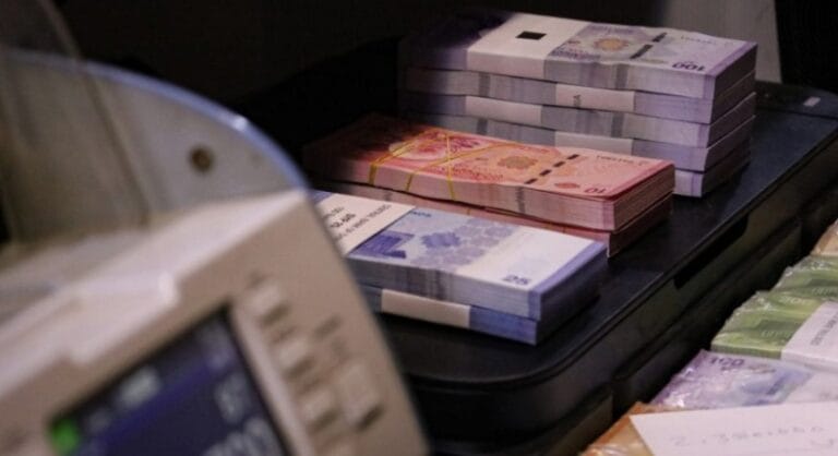 هل تتناسب الزيادة الجديدة للرواتب بسوريا مع ارتفاع أسعار المواد وما رأي الناس؟