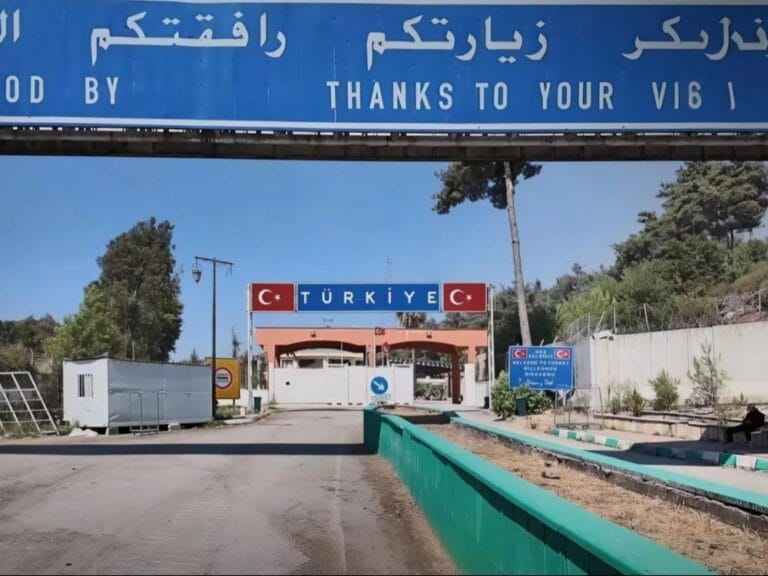 المنافذ والجمارك: استمرار حركة العبور والشحن خلال عطلة عيد الأضحى