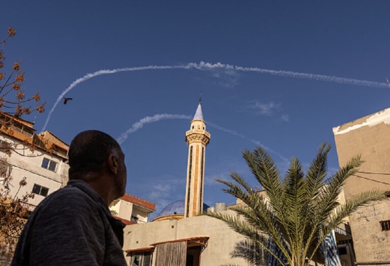 "الحرب ستتوقف".. تصريح من "حزب الله" اللبناني عن المعارك ومظلة إقليمية تتشكل في باكستان