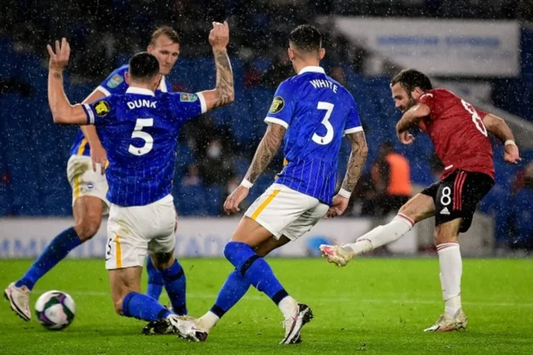 القنوات المفتوحة الناقلة مباراة برايتون ضد مانشستر يونايتد في الدوري الإنجليزي