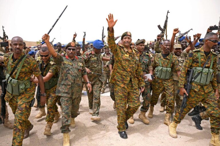 الجيش السوداني يوجه ضربة قوية لقوات الدعم السريع وتأثيراتها الإقليمية الجيش السوداني يعلن توجيهه ضربة موجعة للدعم السريع وحلفائه