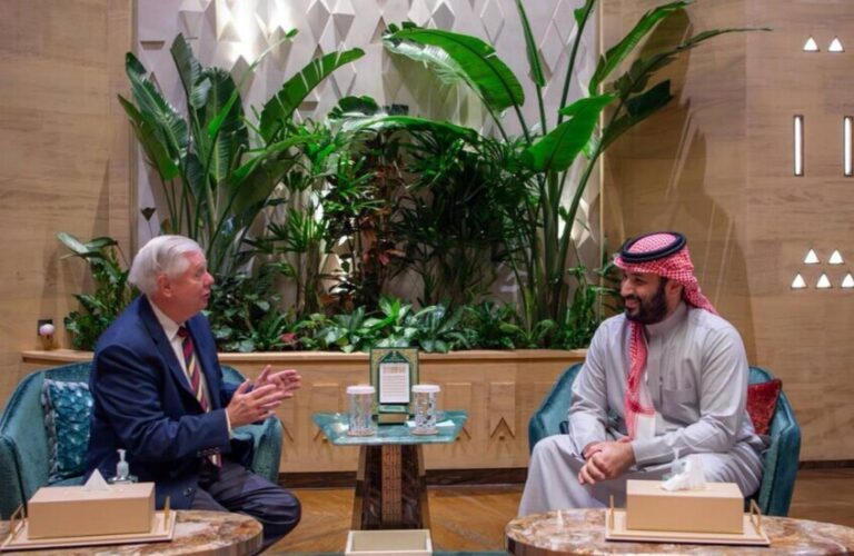غراهام: السعودية أمام عواقب خطيرة حال عدم انضمامها لاتفاقيات أبراهام ليندسي غراهام: السعودية ستواجه عواقب وخيمة إذا لم تنضم إلى اتفاقيات أبراهام مع إسرائيل