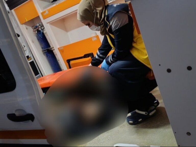 انفجار قنبلة يدوية شرقي إدلب يسفر عن مقتل شخصين وإصابة ثالث مقتل شخصين وإصابة آخر بانفجار قنبلة يدوية شرقي إدلب