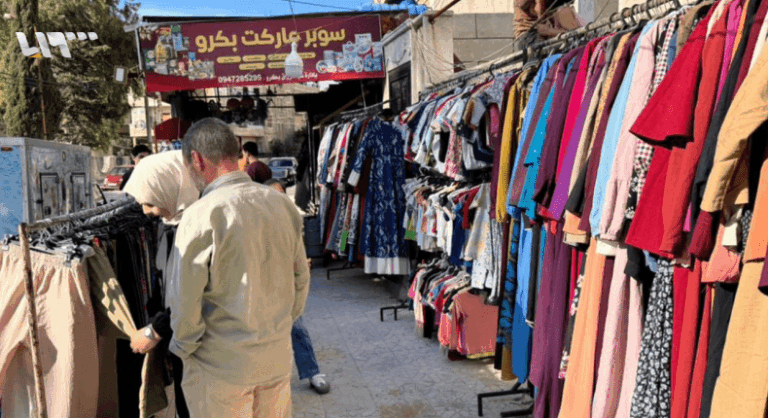 ارتفاع الأسعار يضطر العائلات السورية للاعتماد على “البالة” في عيد الأضحى "البالة".. حل يفرضه ارتفاع الأسعار على العائلات السورية في عيد الأضحى