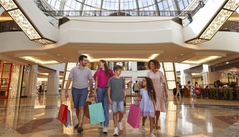 تخفيضات عيد الأضحى في دبي تصل إلى 90% وتحفز الانتعاش السياحي الإقليمي دبي تطلق تخفيضات تصل إلى 90% بالتزامن مع عطلة عيد الأضحى