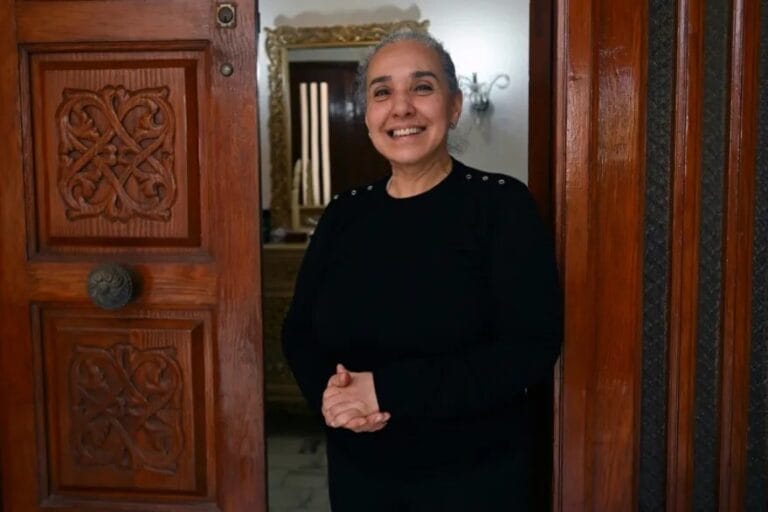 تونس: السجن عامين للمحامية سنية الدهماني على خلفية انتقاد أوضاع السجون