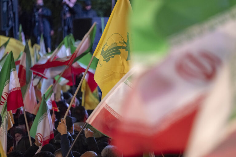 النائبان عن حزب الله الحاج حسن وعمار يدينان "الوصاية الأمريكية" ويؤكدان: إيران تتبنى مطالب لبنانية