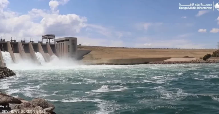 تزايد التوتر في شرق سوريا: إخلاءات وتحذيرات بعد تهديد الفرات الفرات يهدد مدن شرق سوريا.. إخلاءات وتحذيرات عاجلة للسكان