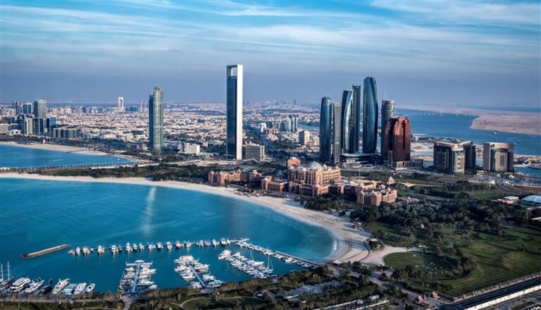اقتصاد الإمارات يحقق تميزاً واضحاً في تصنيف الوكالات العالمية الكبرى دلالات إجماع وكالات التصنيف الكبرى على قوة الاقتصاد الإماراتي