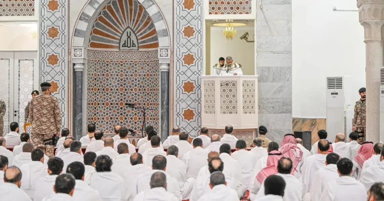خطبة يوم عرفة: تنظيم الحج كحدث روحي بعيداً عن الصراعات السياسية خطبة يوم عرفة: الحج عبادة لا ساحة للشعارات السياسية