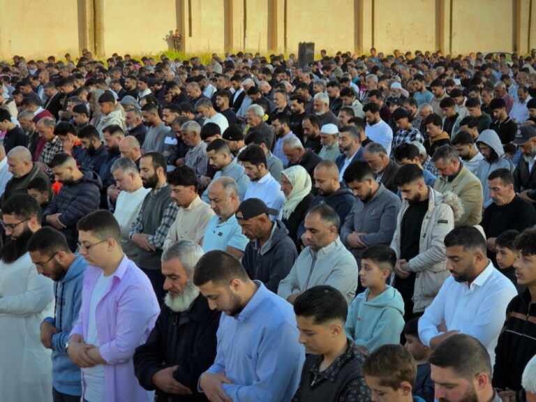 الآلاف يؤدون صلاة عيد الأضحى المبارك في عموم سوريا