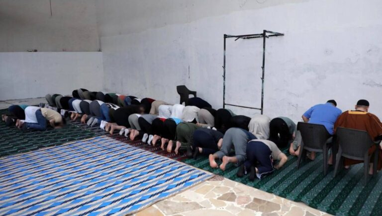 لبنان.. صلاة وخطبة عيد الأضحى في سجن رومية برعاية هيئة رعاية السجناء التابعة لدار الفتوى