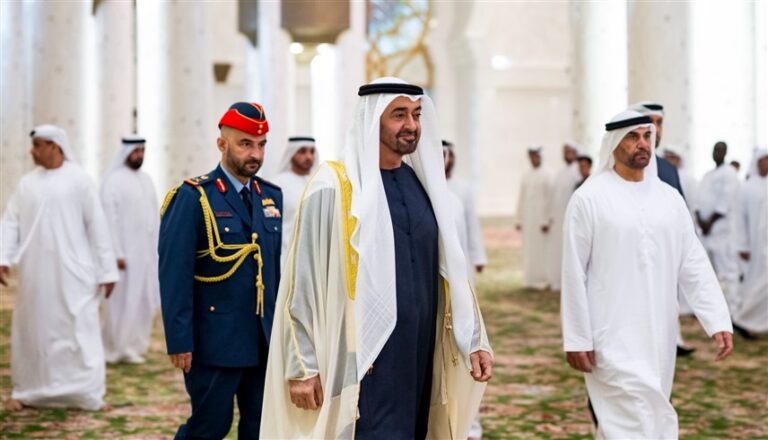 رئيس الدولة يستقبل قادة الإمارات بمناسبة عيد الأضحى وسط توترات إقليمية رئيس الدولة يستقبل حكام الإمارات والشيوخ والمهنئين بمناسبة عيد الأضحى المبارك