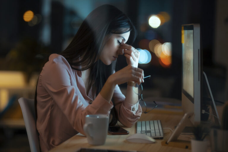 أول يوم عمل بعد العطلة.. قد يقتلك!