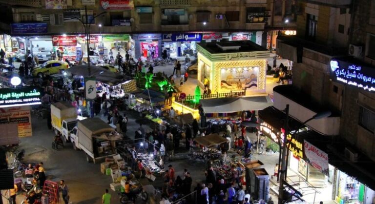تدهور القدرة الشرائية يعمق الجمود التجاري في إدلب مع حلول العيد مع حلول العيد.. جمود تجاري في إدلب بسبب ضعف القدرة الشرائية