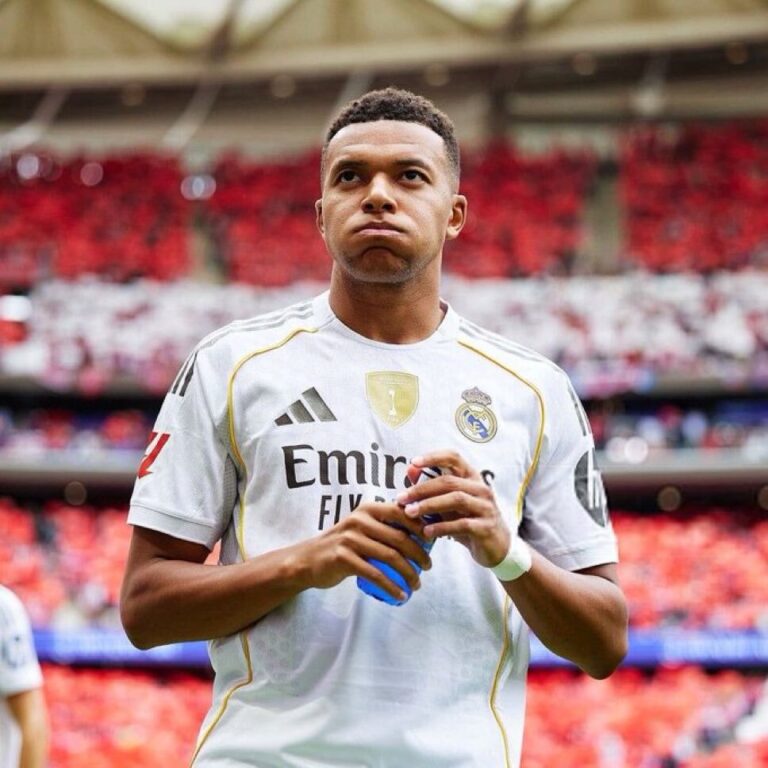 مبابي يحقق إنجازاً استثنائياً وجائزة جديدة مع ريال مدريد! مبابي يتوج بجائزة جديدة مع ريال مدريد (صورة)