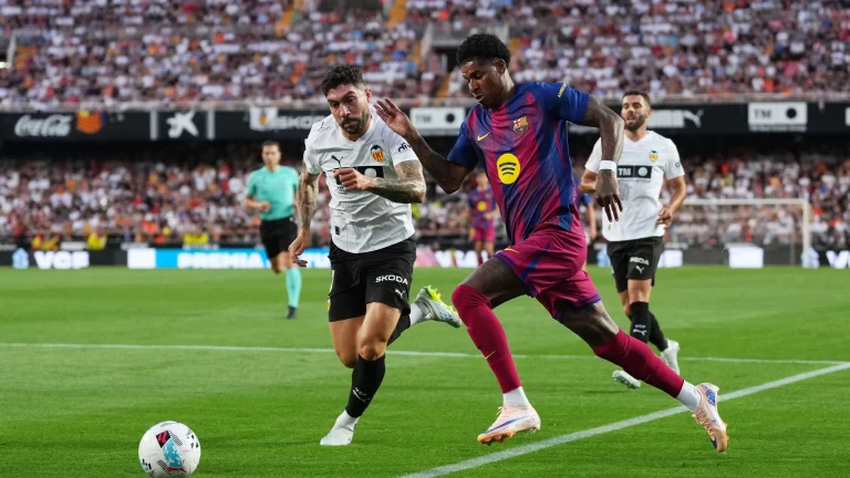 هل يؤدي انتقال جوردون إلى برشلونة لطرد راشفورد من الفريق؟ kooora logo