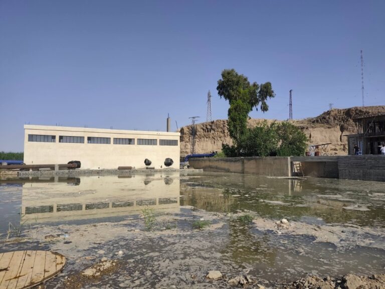 ارتفاع منسوب الفرات يؤثر على خطوط الكهرباء في دير الزور بشكل خطير دير الزور.. فصل احترازي لخطوط كهربائية إثر ارتفاع منسوب الفرات