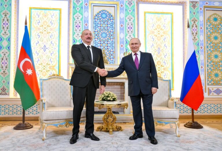 بوتين يهنئ علييف بمناسبة استقلال أذربيجان ويعزز التعاون الثنائي بوتين يهنئ علييف بيوم استقلال أذربيجان ويؤكد متانة العلاقات الثنائية