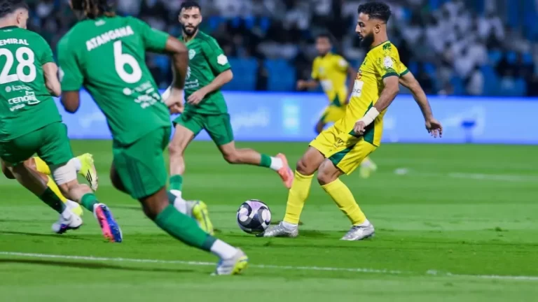 لتدعيم خط الوسط.. الأهلي يستهدف التعاقد مع نجم الفتح نايف مسعود