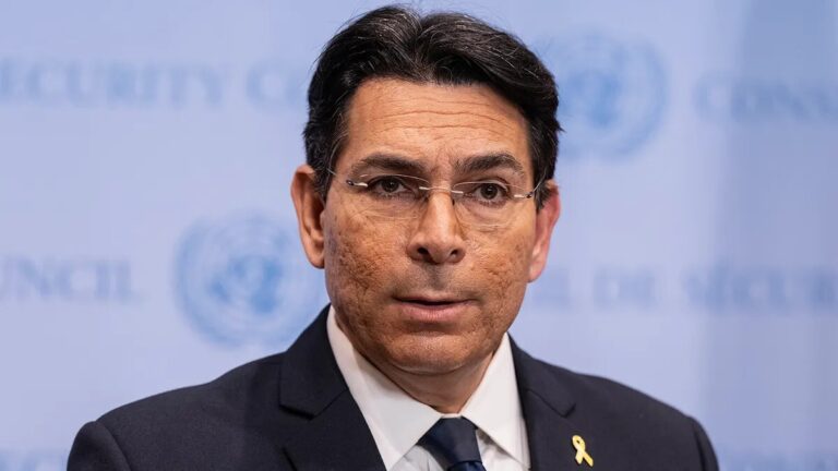تجميد العلاقات بين إسرائيل وغوتيريش: توتر جديد يهدد الاستقرار الدولي السفير الإسرائيلي لدى الأمم المتحدة يعلن تجميد العلاقات مع الأمين العام غوتيريش (فيديو)
