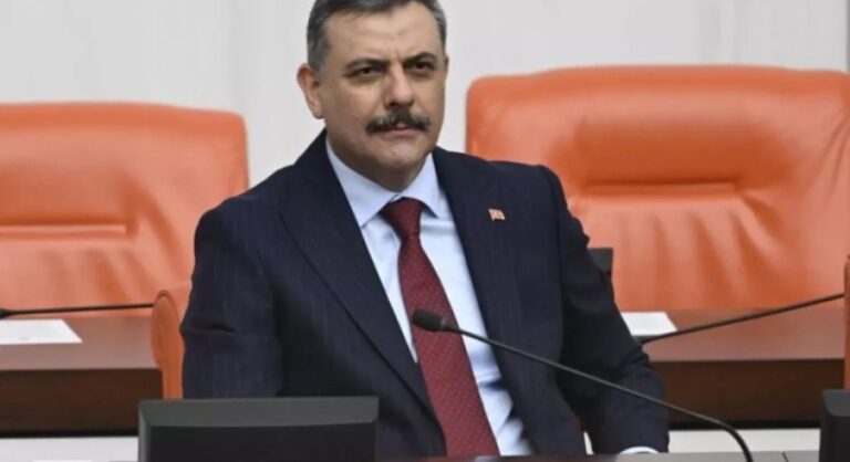 وزير الداخلية التركي يكشف أرقاما وحقائق عن الجنسية التركية واللاجئين السوريين