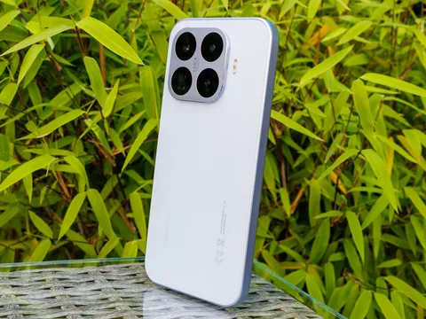 شاومي تطلق هاتفاً رائداً بكاميرا بيريسكوب 5x وبطارية 6500 mAh شاومي تطلق هاتفا رائدا جديدا بكاميرا مقربة من نوع بيريسكوب بتقريب 5x وبطارية تبلغ سعتها 6500 mAh - التقنية بلا حدود